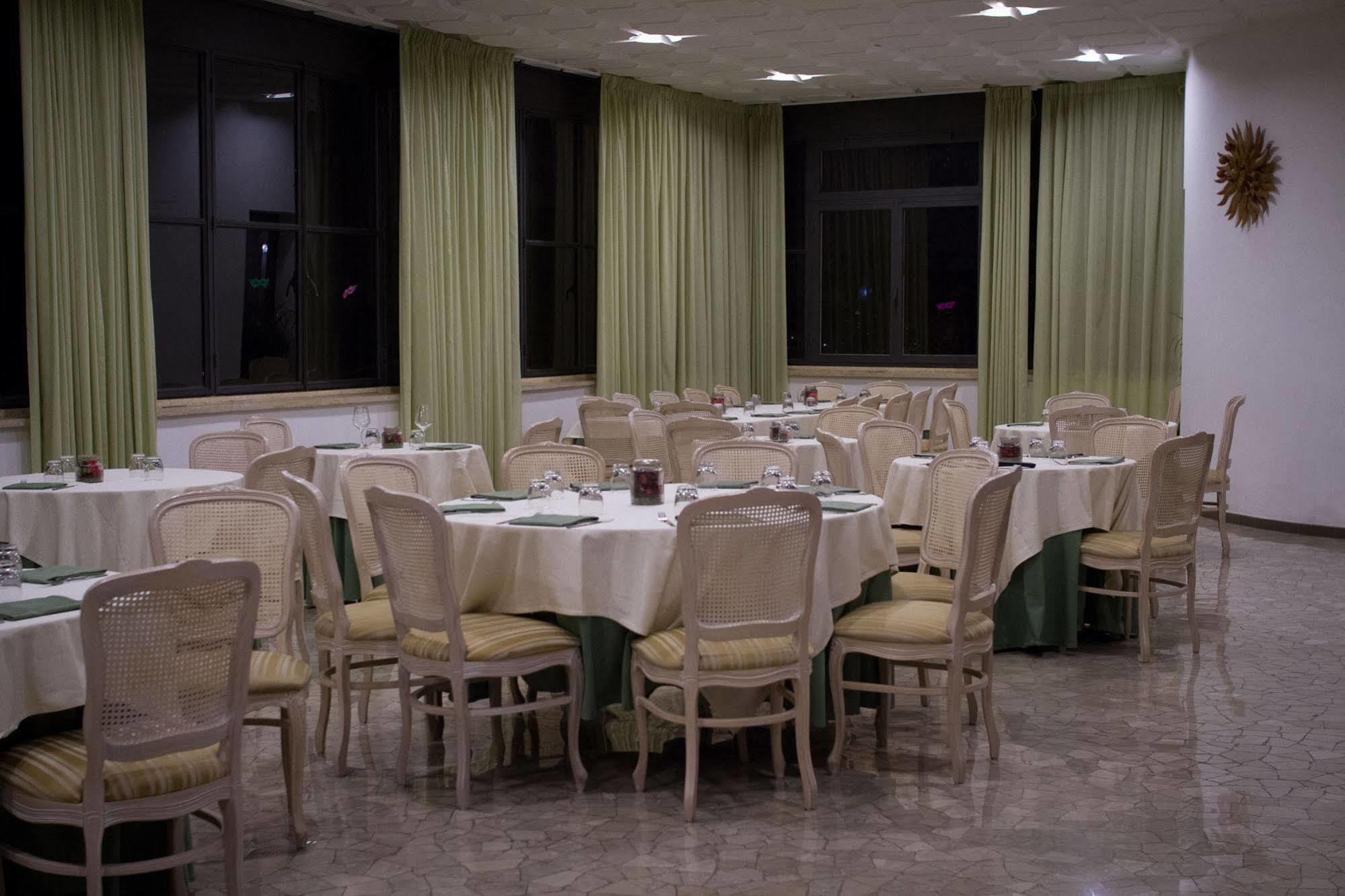 Antica Locanda Cavallino Bianco Cerveteri Exterior foto